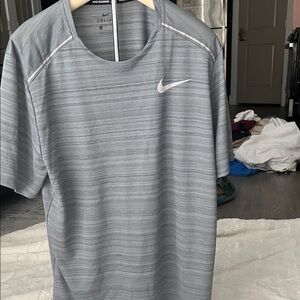 Nike Men's Striped Gray Short Sleeve Tee